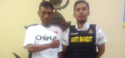 Kesal Dimarahi Pacar, Kholik Lempar Sekop ke Mobil Orang