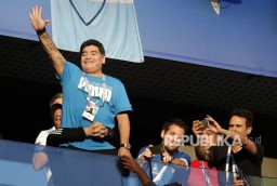 Diego Maradona Meninggal Dunia