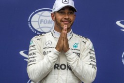 Juara Dunia F1 Enam Kali, Lewis Hamilton Tak Jemawa