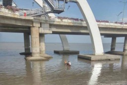 Hendak Bunuh Diri, Wanita ini Loncat dari Jembatan Suroboyo