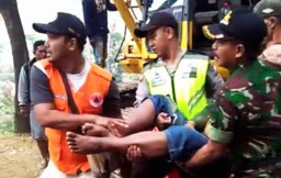 Bantu Pembersihan Material, Sukarno Tertimpa Longsor Susulan