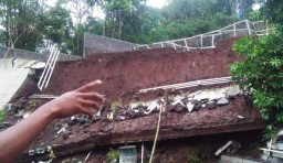 Hujan Deras, Tebing di Perumahan Elit Kota Batu Longsor