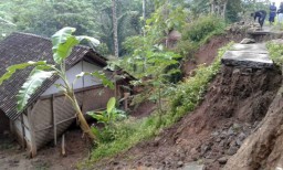 Tiga Rumah di Ponorogo Rusak Diterjang Longsor