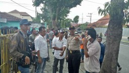Ratusan Massa Desa Banyuanyar Lurug Polres Banyuwangi, Ada Apa?