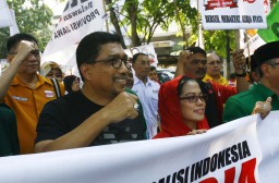 Foto:  Penampilan Milenial Ketua Tim Jokowi Jatim Saat ke KPU