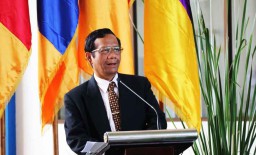 Di Surabaya, Mahfud MD Paparkan Masa Depan Hukum di Indonesia 