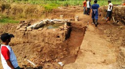 Warga di Mojokerto Temukan Situs Batu Bata Kuno saat Menggali Tanah