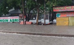 Hujan Deras Hampir Dua Jam, Kota Malang Jadi Kolam