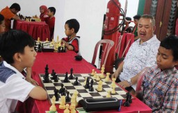 Mantan Kajati Jatim Bicara Soal Filosofi Catur dan Korupsi