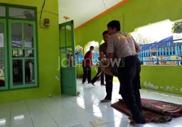 Selama Ramadan, Polisi di Pacitan Gelar Bersih-bersih Masjid