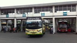 Video: Memasuki Arus Balik, Terminal Purabaya Mulai Dipadati Pemudik