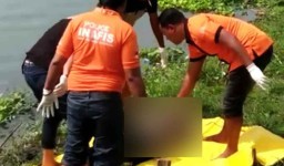 Mayat Tanpa Identitas Ditemukan Mengambang di Sungai Brantas