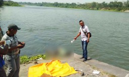 Mayat dengan Leher Terlilit Tali Ditemukan Mengapung di Sungai Brantas