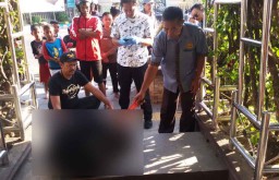 Heboh, Ditemukan Mayat Pria Bersila di Alun-alun Ponorogo
