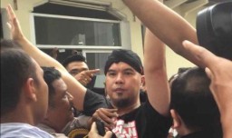 Ahmad Dhani Bebas dari Penjara, Dijemput Istri dan Ketiga Anaknya