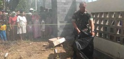 Video: Kerja Bakti di Makam, Warga Temukan Potongan Kaki