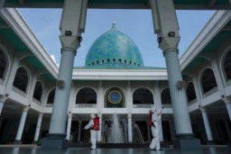 Pandemi Covid19, Masjid Al Akbar Akhirnya Tidak Gelar Salat Idul Fitri