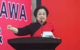 Mengapa Megawati Tidak Turun ke Surabaya Memenangkan ErJi?