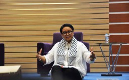 Menlu Retno Marsudi Ajak Arek Suroboyo Paham Politik Luar Negeri
