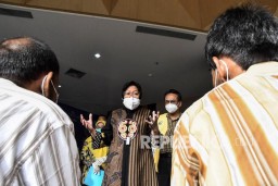 Mensos Risma Jawab Tuduhan Rekayasa Ketika Blusukan