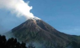 Gunung Merapi Muntahkan Lava Pijar,  Dua Kali Guguran