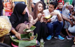 Datangi CFD Bungkul, Emil Dardak Dicurhati Pedagang
