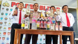 Razia Miras, Polres Blitar Amankan  125 Liter Arak Jowo
