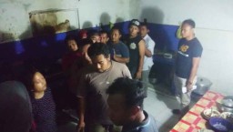 Polisi Amankan 9 Karyawan Pada Penggerebekan Pabrik Miras di Mojokerto