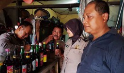 Polisi di Malang Gelar Razia Miras Jelang Laga Arema FC Vs Persebaya