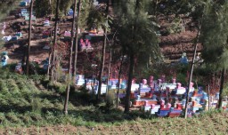 Foto: Makam di Pasuruan Berwarna