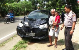 Ditabrak Mobil Saat Menyeberang, Katemun Terpental Hingga 30 Meter