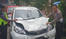 Mobil Tabrak Dua Motor di Raya Darmo, Polisi: Sopir Brio Diduga Mabuk