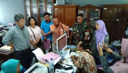 Kantor Dispendik Mojokerto Diluruk Puluhan Orangtua Calon Siswa