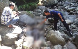 Video: Mayat Berpakaian Rapi Ditemukan di Dasar Sungai