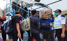 Arus Mudik 2019, Ribuan Penumpang Kapal Berangkat dari Sampit ke Jawa