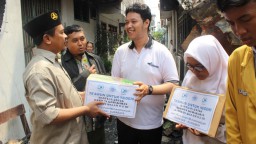 Perguruan Muhammadiyah Surabaya Bantu Sembako bagi Warga Kapasan
