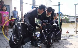 Bapak Anak Tercebur Sungai, Penyelam Dilibatkan Cari Motor