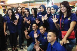 Didatangi Puluhan Caleg Artis NasDem, Royal Plaza Surabaya Heboh