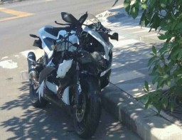 Motor Ninja Tabrak Ambulance di Surabaya, Satu Orang  Tewas
