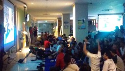 Serunya Nobar Piala Dunia di Rumah Sakit PHC Surabaya