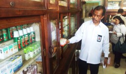 Video: BBPOM Surabaya Grebek Dua Toko  Obat di Jalan Jagalan
