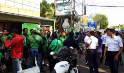 Puluhan Ojek Online dan Sopir Angkot di Probolinggo Nyaris Bentrok