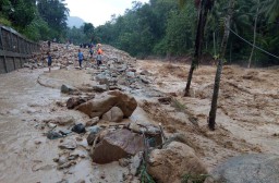 Banjir Lumpur dan Batu Kembali Terjang Pacitan