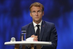 Presiden Prancis Emmanuel Macron Dilempar Telur saat Kunjungi Pameran Dagang