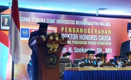 Gubernur Jawa Timur Soekarwo Raih Gelar Doktor Honoris Causa dari UMM