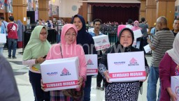 Gelar Pasar Murah, Semen Indonesia Jual 5.200 Paket Sembako  