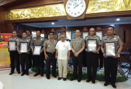 Inilah 12 Pama dan Bintara Peraih Award dari Kapolda Jatim