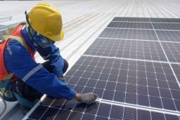 Kantongi SNI Modul Panel Surya, Utomo Juragan Atap Surya Dorong UMKM Bermitra