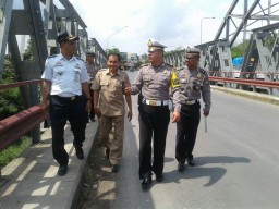Pantau 16 Jembatan di Blitar, Polisi: Aman untuk Dilewati Mudik