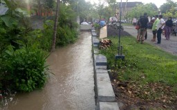 Bocah 4 Tahun di Ponorogo ini Tewas Usai Terpeleset ke Dalam Parit